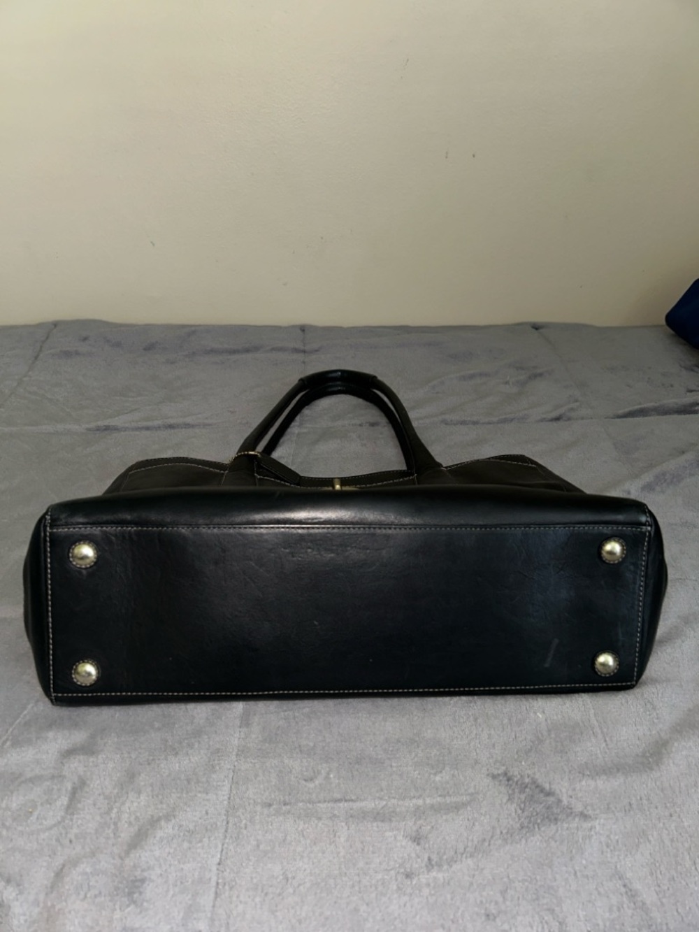 1980 vintage Coach Madeline Black Shoulder Handbag With Turn lock 11554 - Picture 5 of 8